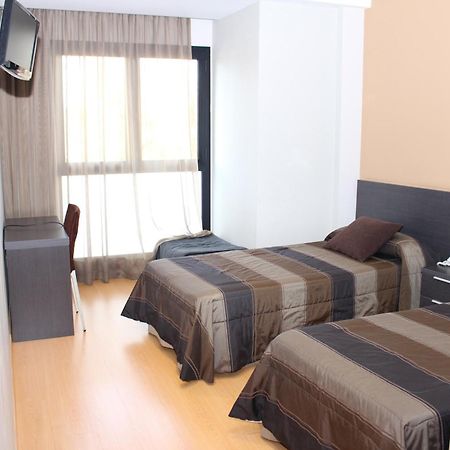 Hotel Ciutat D'Amposta Habitación foto