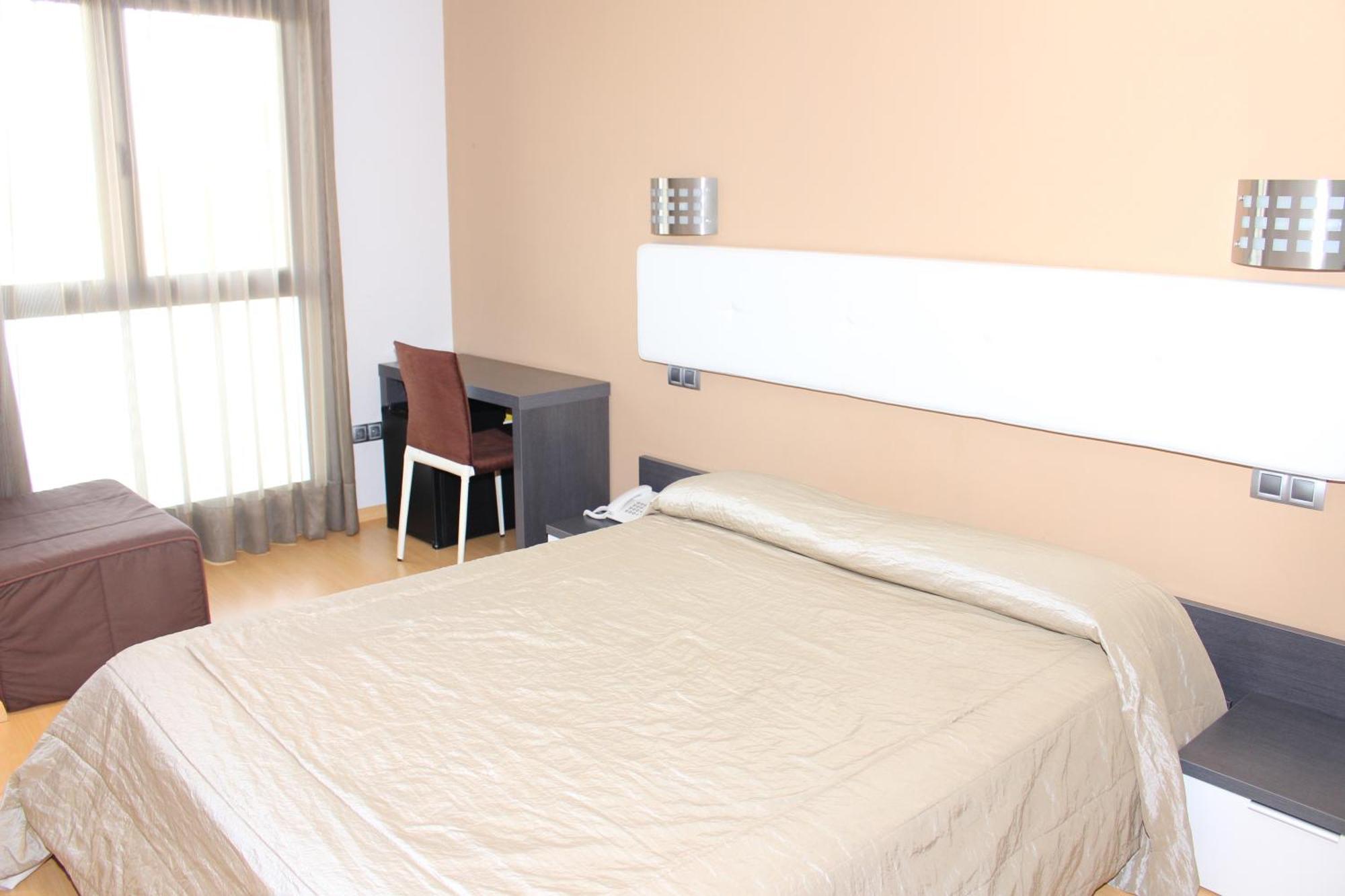 Hotel Ciutat D'Amposta Habitación foto